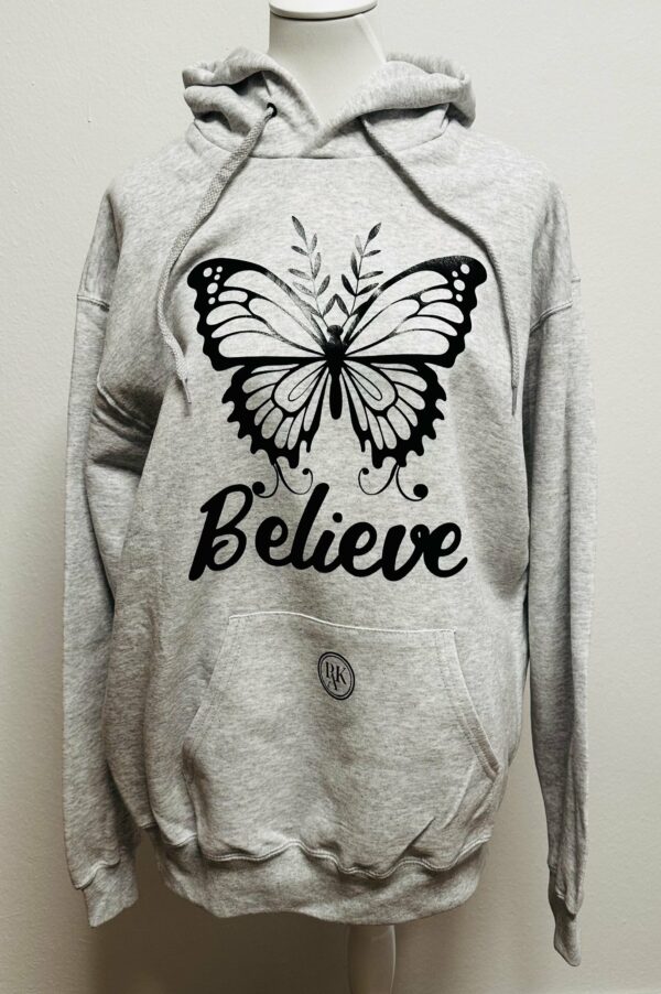 grauer-hoodie-believe