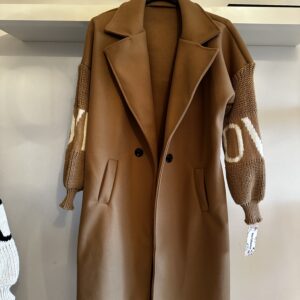 Mantel Camel mit love am Ärmel