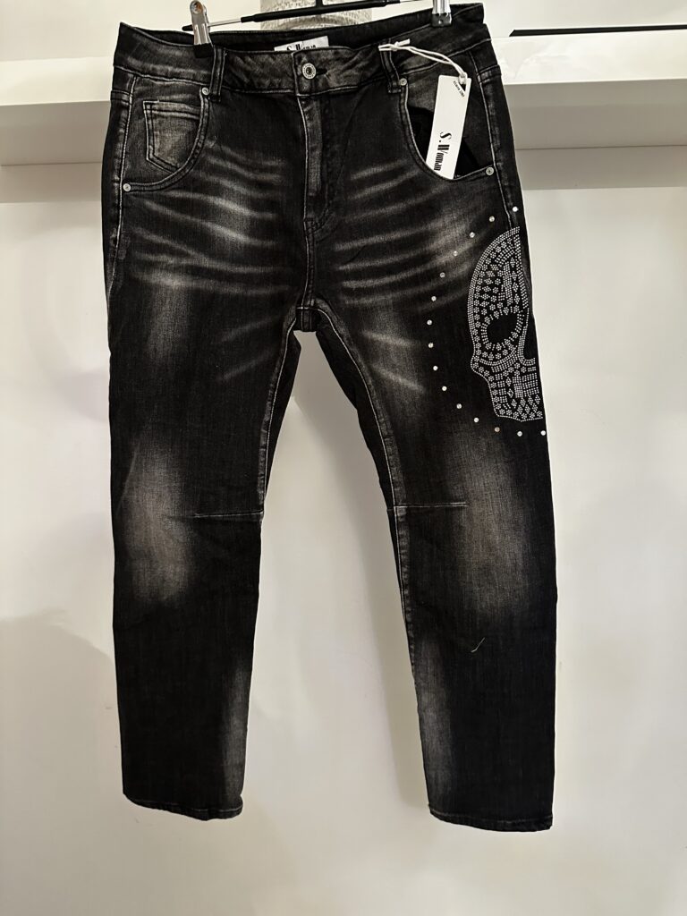 Jeans schwarz mit Totenkopf